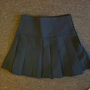 Lewkin brand new womens black pleated skirt size small